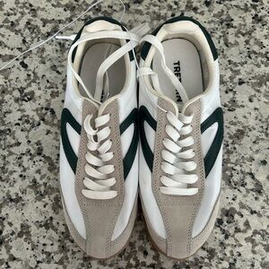 Rawlins sneaker from Tretorn. This lace-up features a suede trim size 6.5  NEW